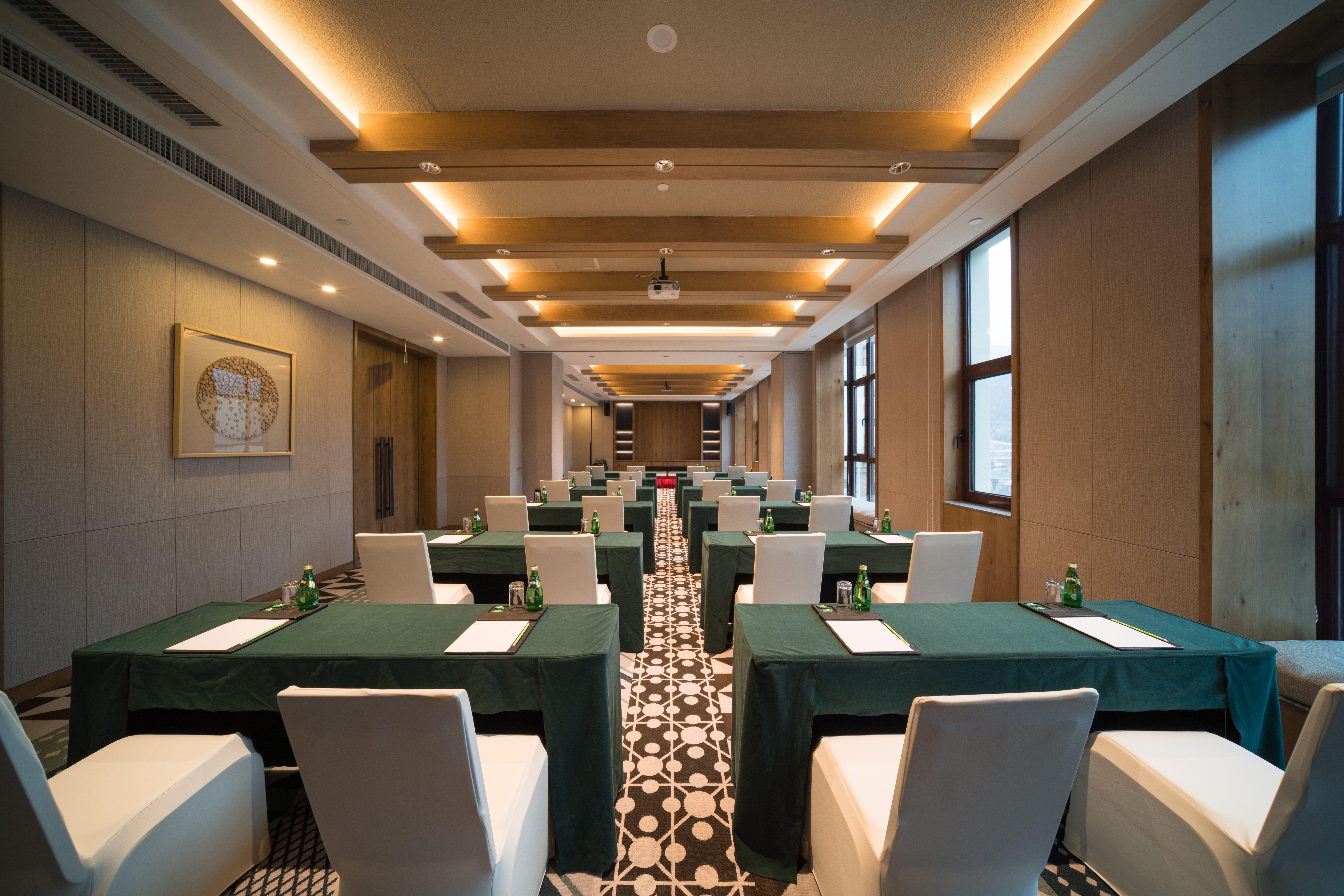 Holiday Inn Jilin Beidahu By Ihg Exterior photo