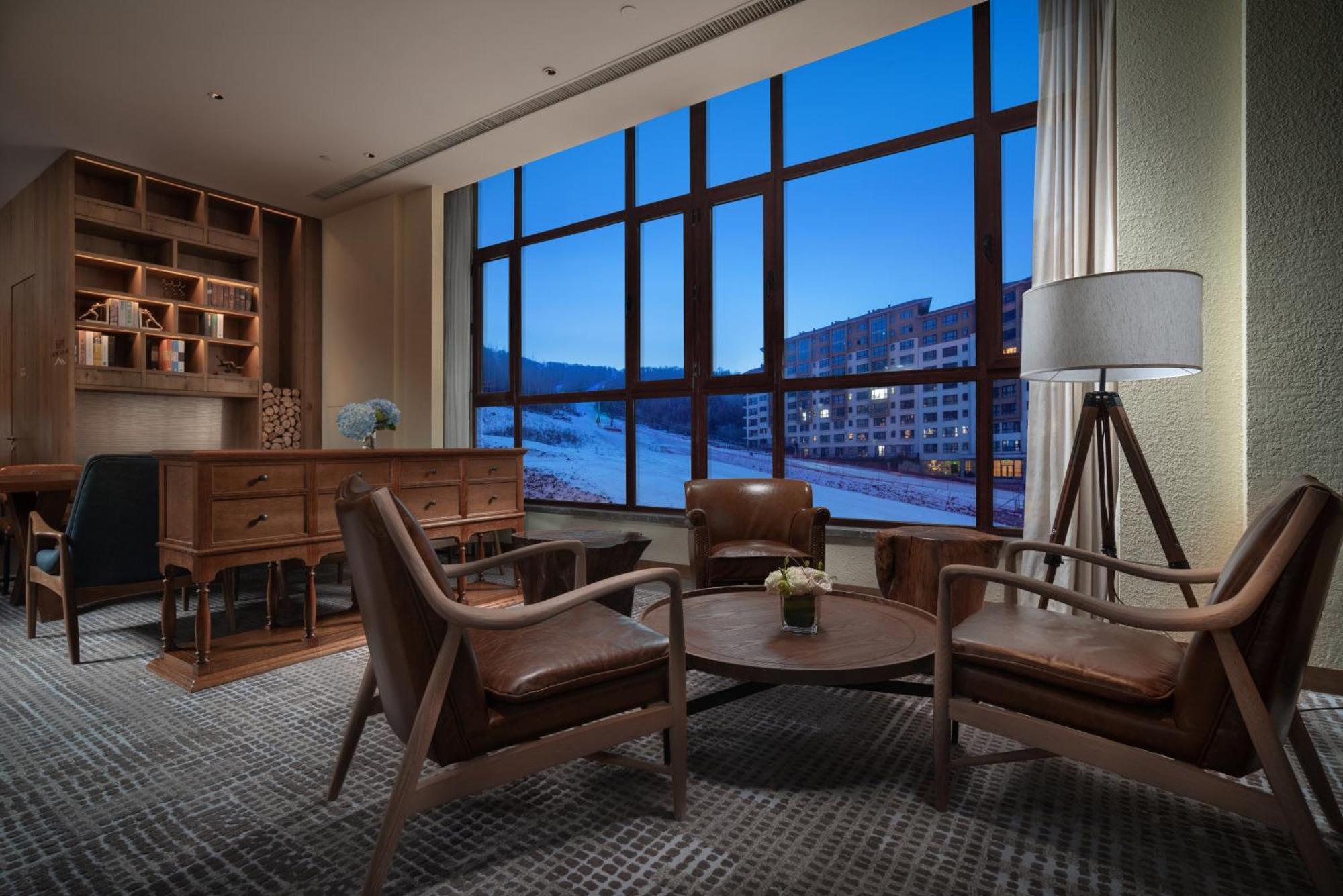 Holiday Inn Jilin Beidahu By Ihg Exterior photo